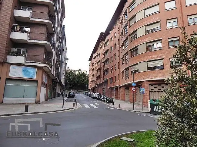Vista exterior de Piso en venta en Bilbao  con Terraza y Amueblado