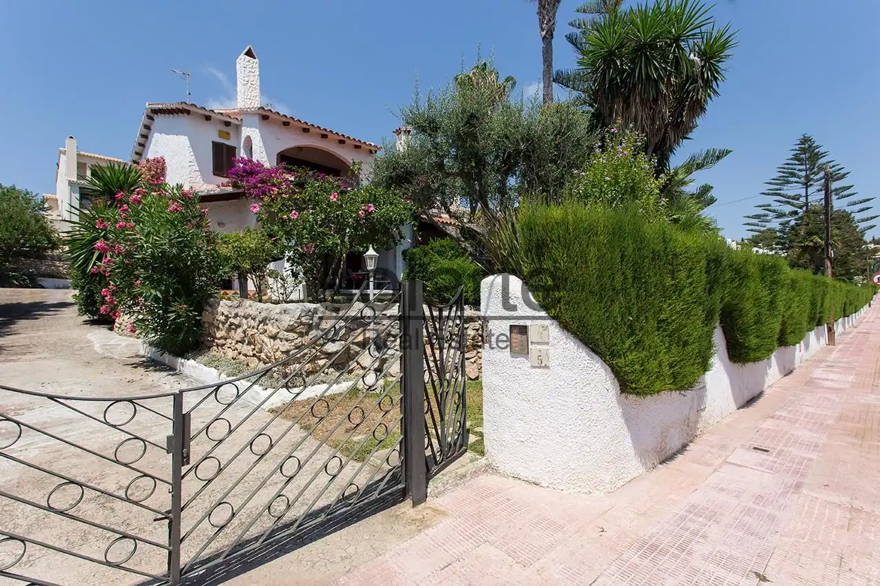 Vista exterior de Casa o xalet en venda en Cunit amb Balcó i Piscina comunitària