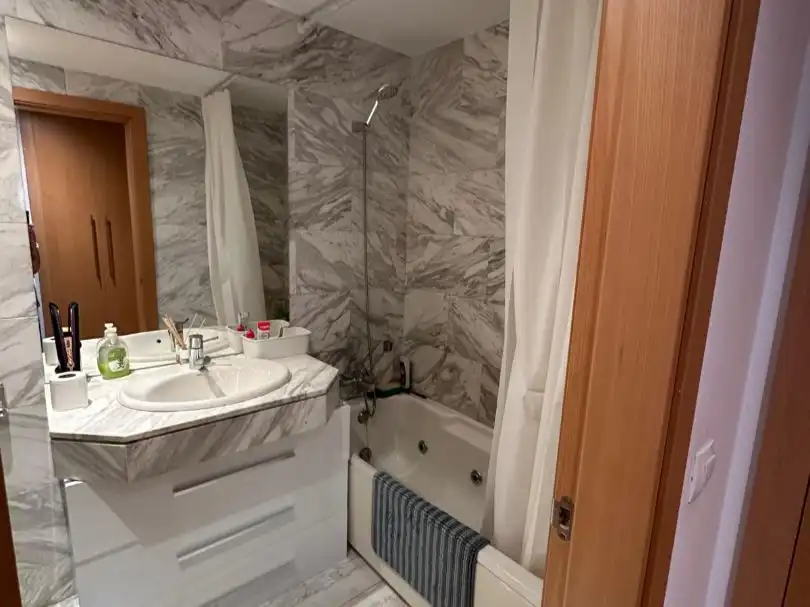 Bathroom of Flat for rent in Madrid  with Air Conditioner, Heating and Furnished