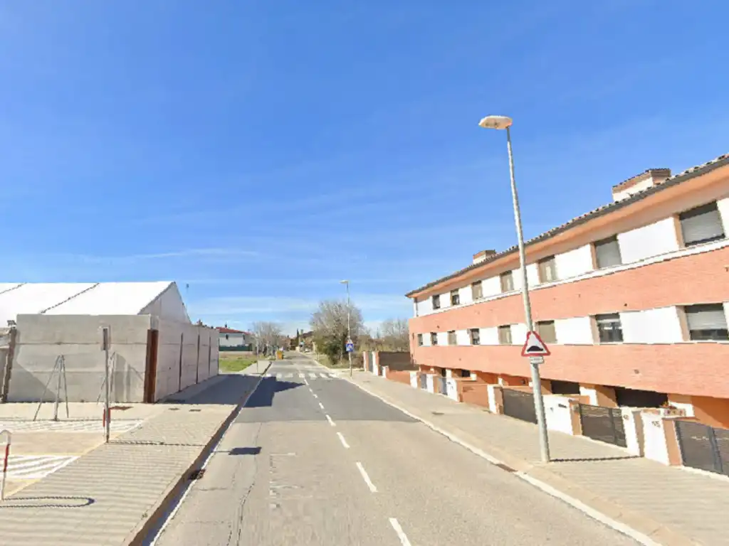 Außenansicht von Einfamilien-Reihenhaus zum Verkauf in Figueres