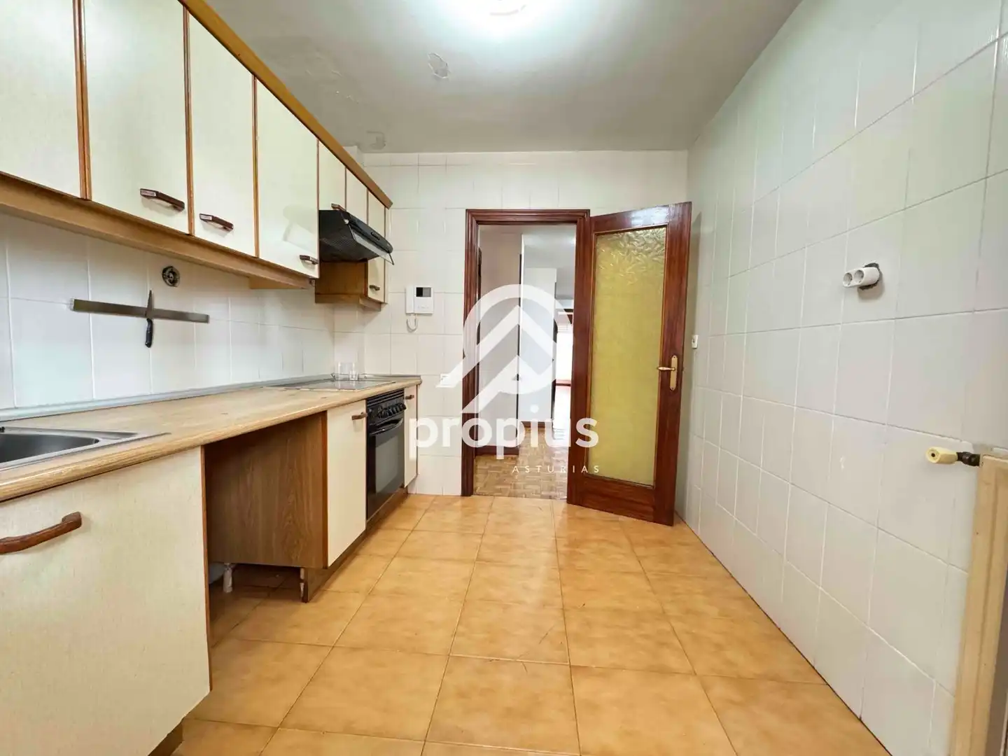 Cocina de Piso en venta en Oviedo  con Calefacción, Parquet y Terraza