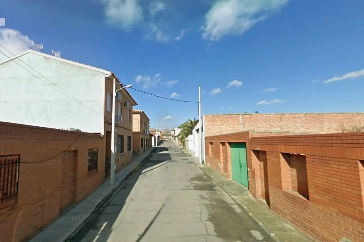 Adossat en venda a Piedrabuena