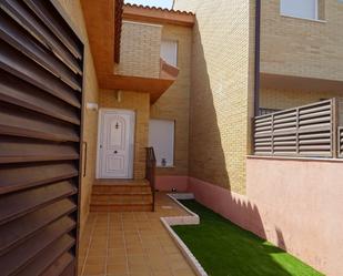 Vista exterior de Casa adosada en venda en Illescas amb Aire condicionat, Calefacció i Forn