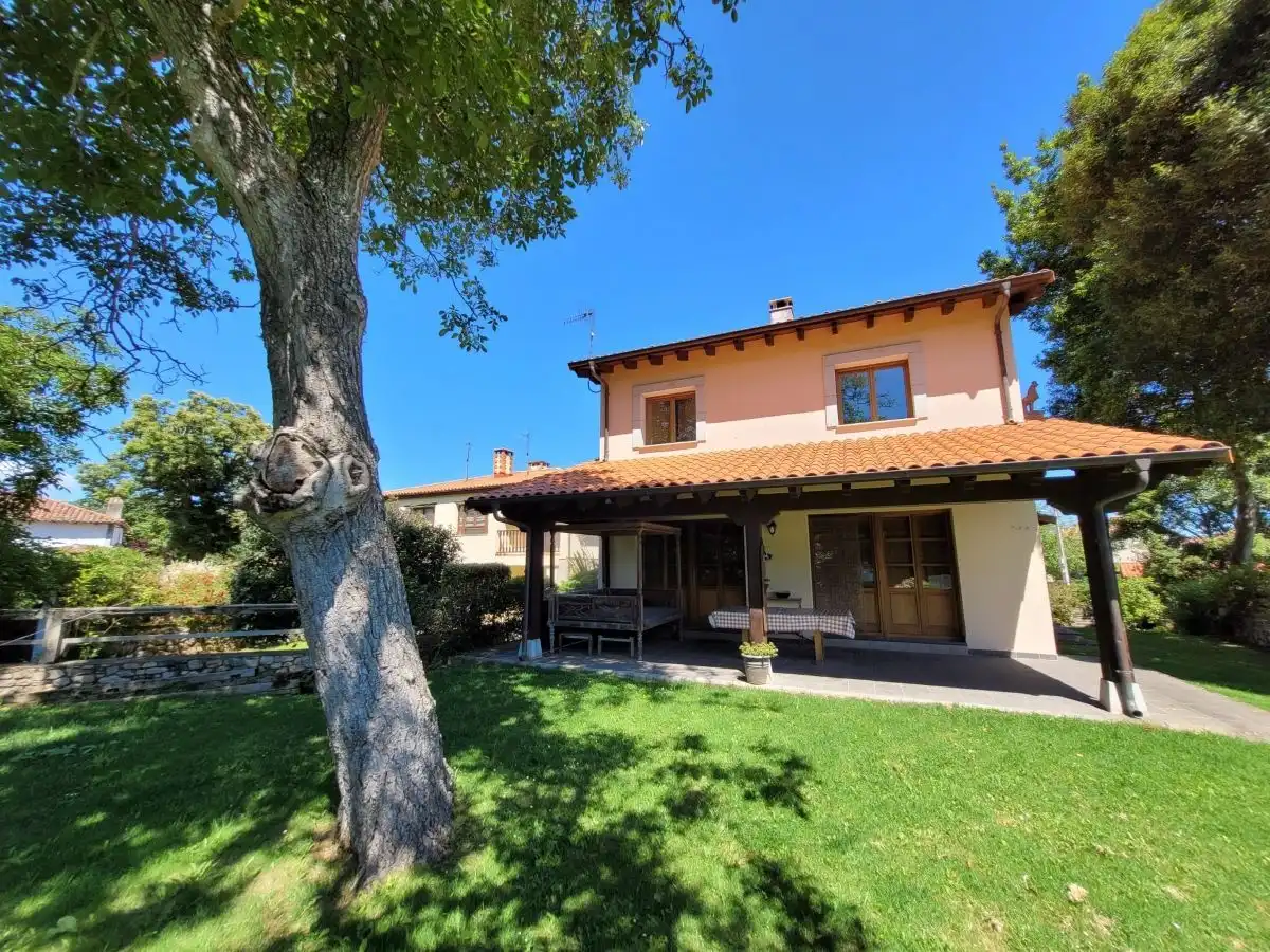 Jardí de Casa o xalet en venda en Llanes amb Calefacció, Jardí privat i Terrassa