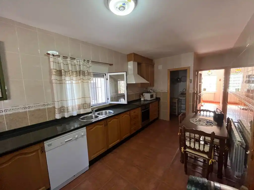 Cocina de Finca rústica en venta en Vianos con Calefacción, Jardín privado y Trastero