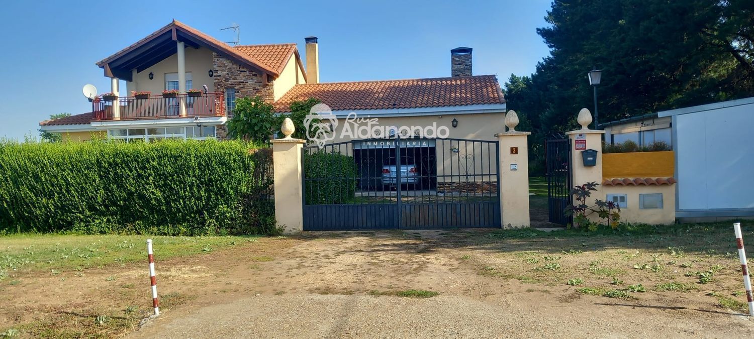 Vista exterior de Casa o xalet en venda en Machacón amb Terrassa i Traster