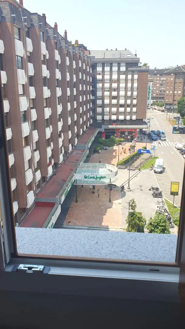 Vista exterior de Apartamento de alquiler en Oviedo  con Calefacción y Amueblado