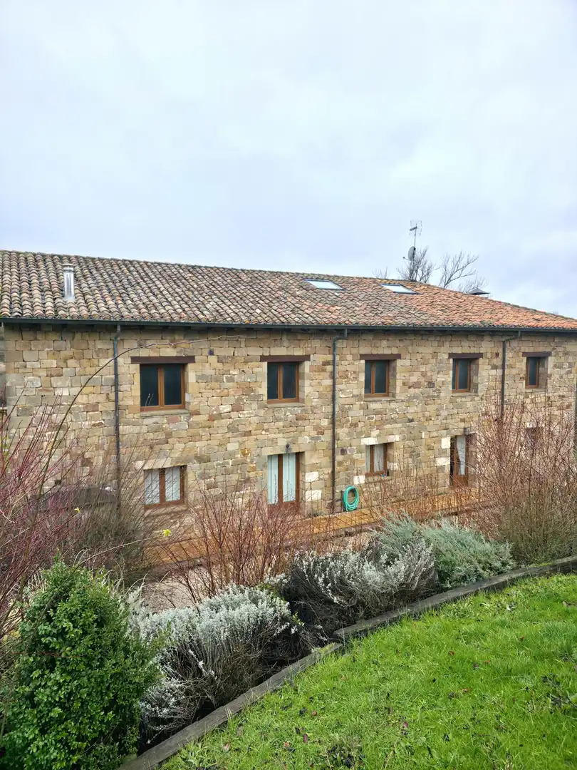Vista exterior de Casa o xalet en venda en Aguilar de Campoo amb Calefacció, Jardí privat i Moblat