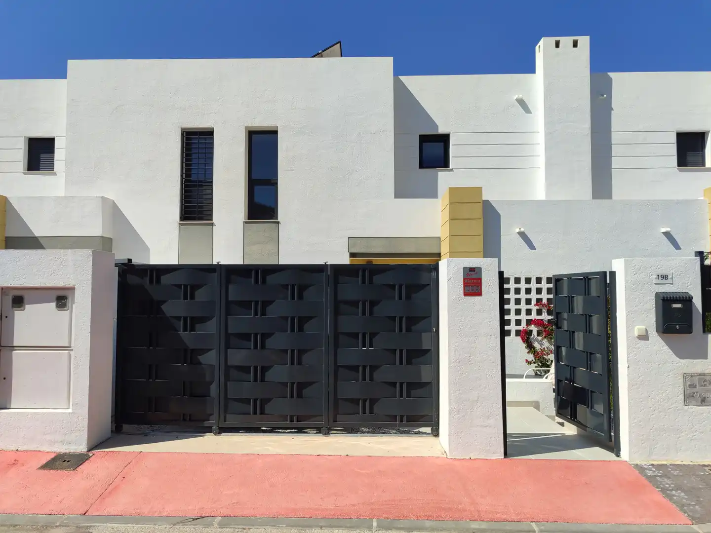 Vista exterior de Casa o chalet en venta en Busot con Aire acondicionado, Calefacción y Jardín privado