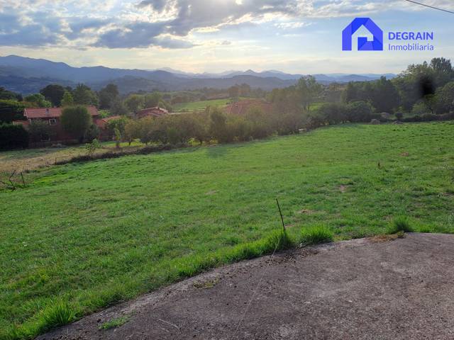 Terreno residencial en Venta en CARRETERA ESCAMPLERO  en Las Regueras