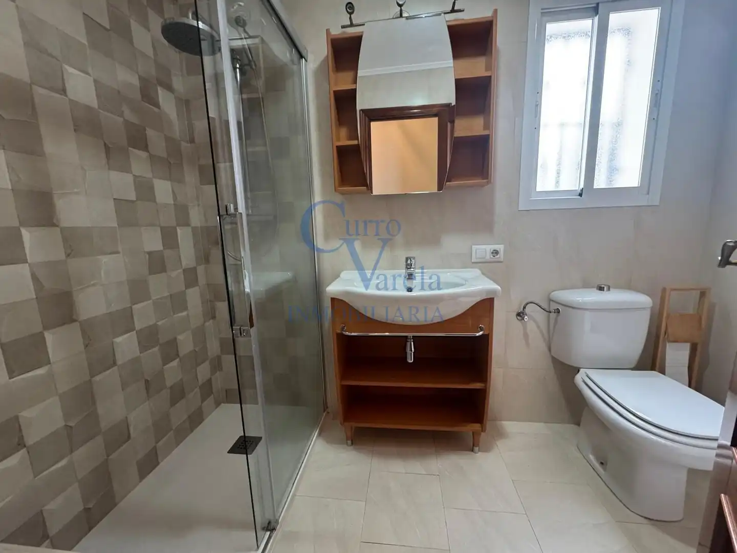 Badezimmer von Wohnung zum Verkauf in Dos Hermanas mit Klimaanlage, Heizung und Abstellraum