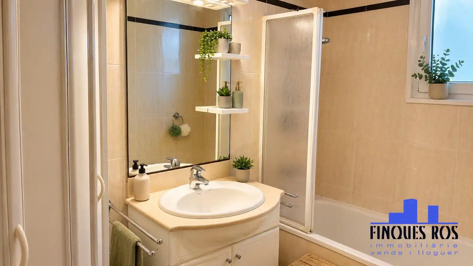 Bathroom of Apartments for rent in Vinaròs  with Air Conditioner, Heating and Storage room