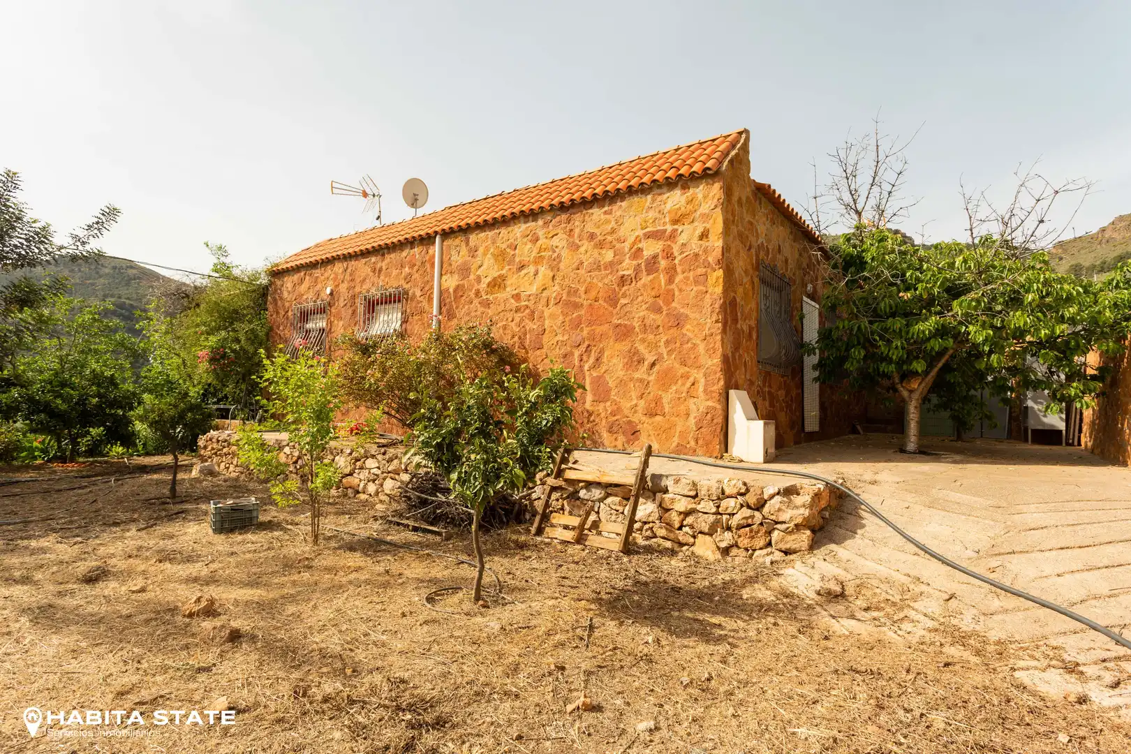 Vista exterior de Finca rústica en venda en Canjáyar amb Jardí privat i Moblat