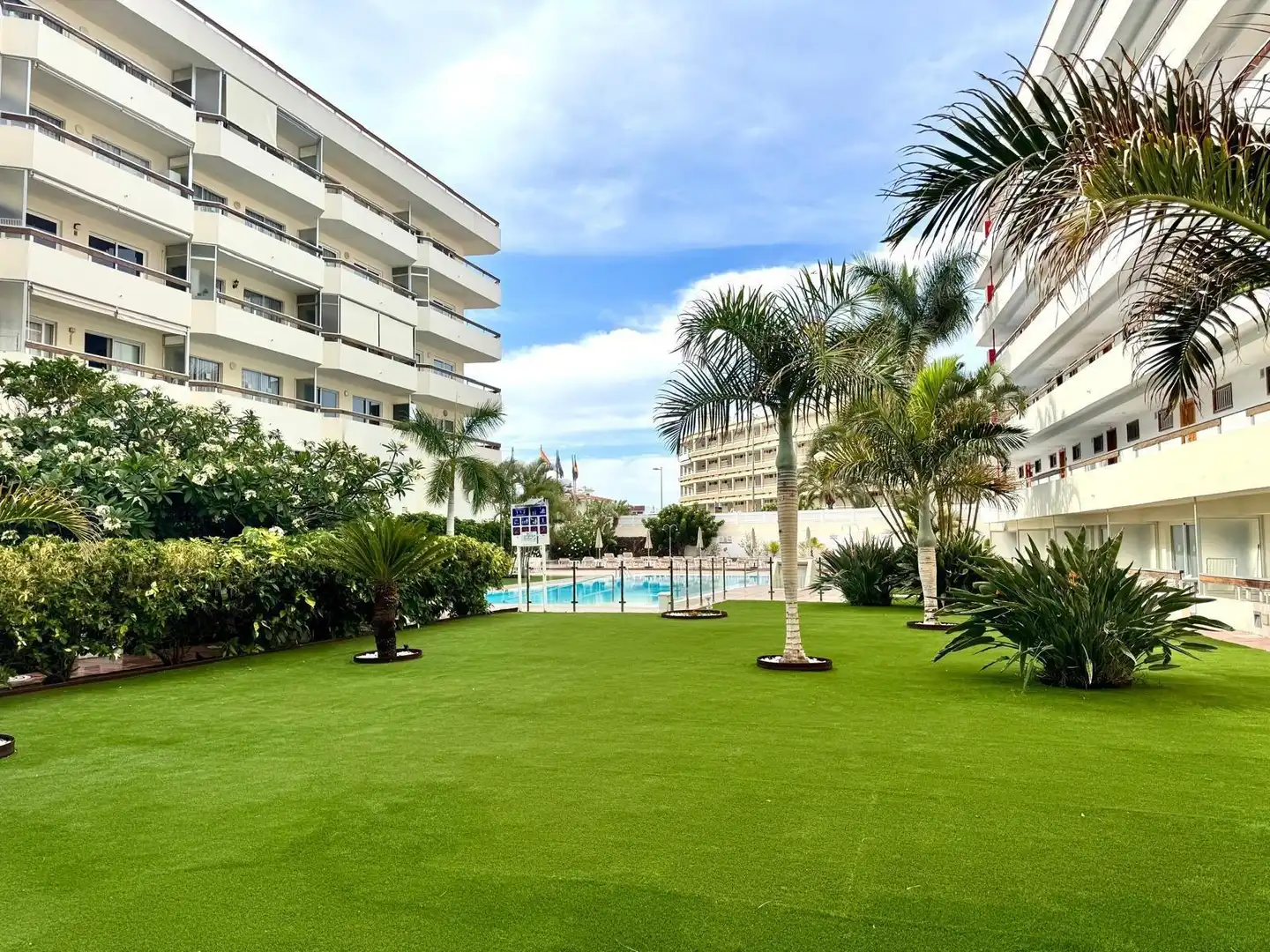 Vista exterior de Apartament en venda en San Bartolomé de Tirajana amb Aire condicionat, Terrassa i Moblat
