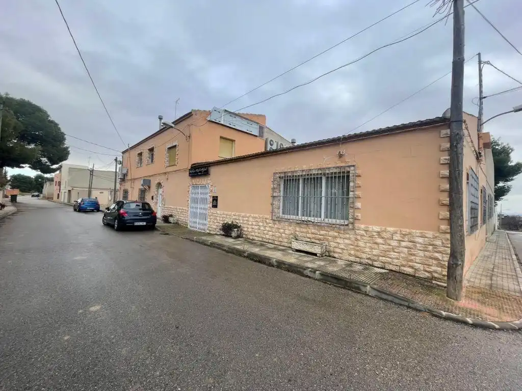 Locale commerciale in vendita a Calle CARRIL DEL PARQUE 1
