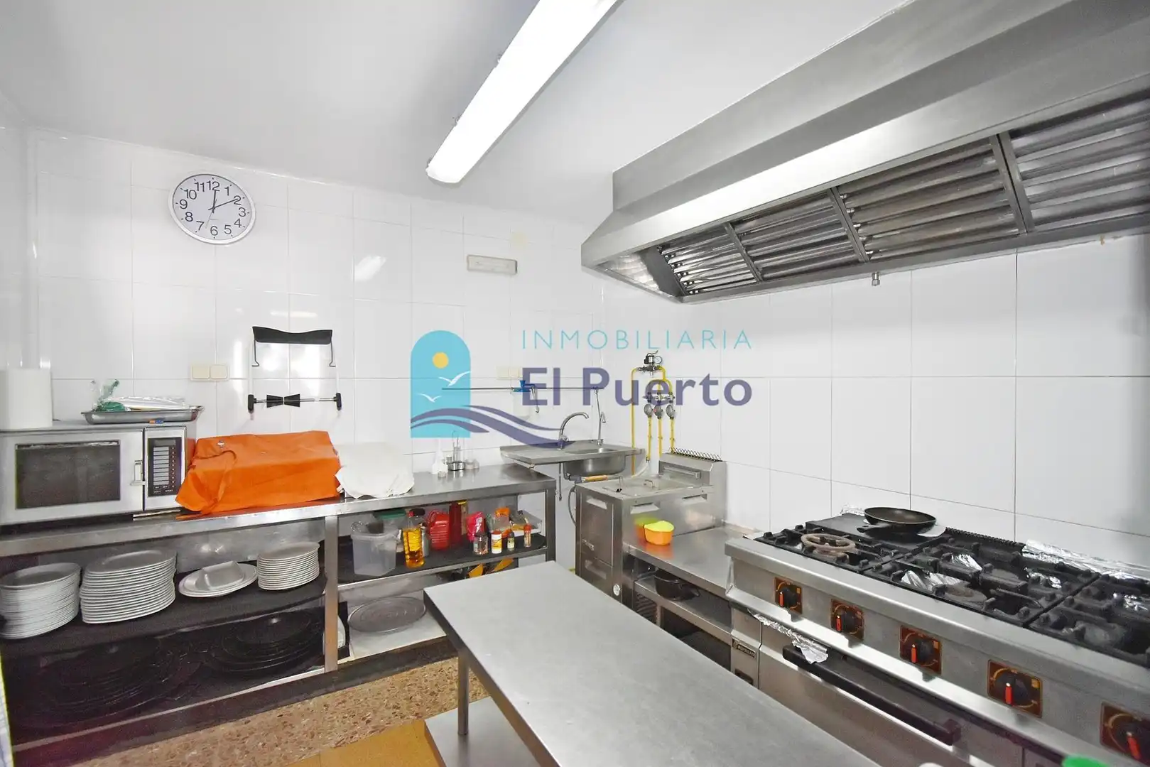 Cuina de Local en venda en Mazarrón amb Moblat