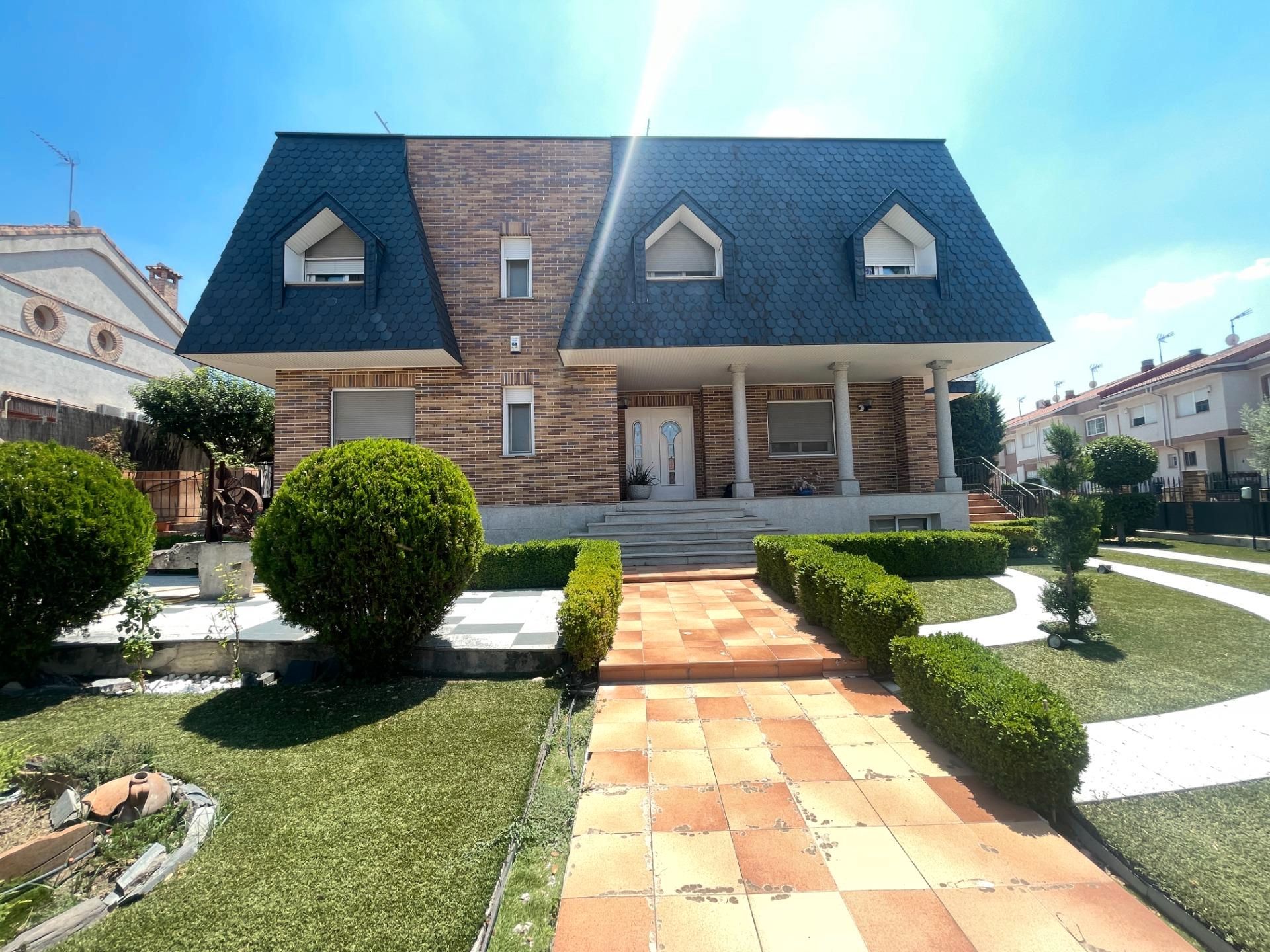 Exterior view of House or chalet for sale in Arganda del Rey  with Air Conditioner, Heating and Private garden