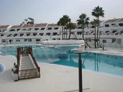 Piscina de Estudio en venta en Arona con Aire acondicionado, Amueblado y Horno
