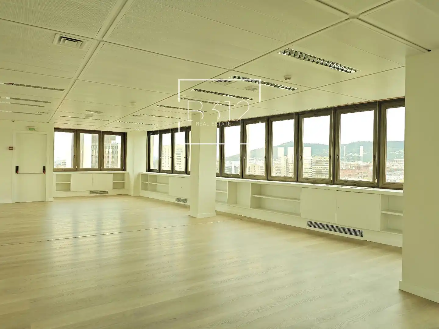Office for rent in Barcelona  with Air Conditioner and Heating