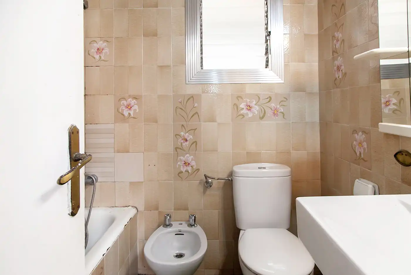 Badezimmer von Wohnung zum Verkauf in Barcelona mit Balkon und Alarm