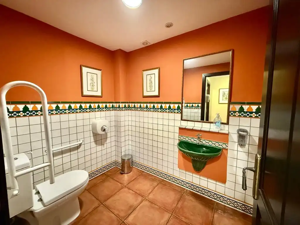 Bathroom of Commercial properties for rent in Córdoba