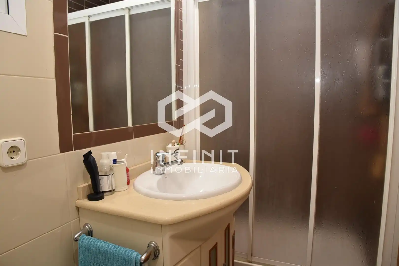 Bathroom of Flat for sale in Val