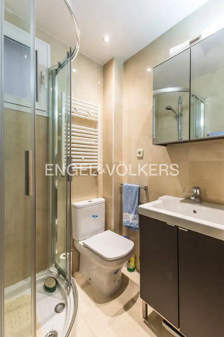 Bany de Apartament de lloguer en Madrid amb Aire condicionat i Calefacció