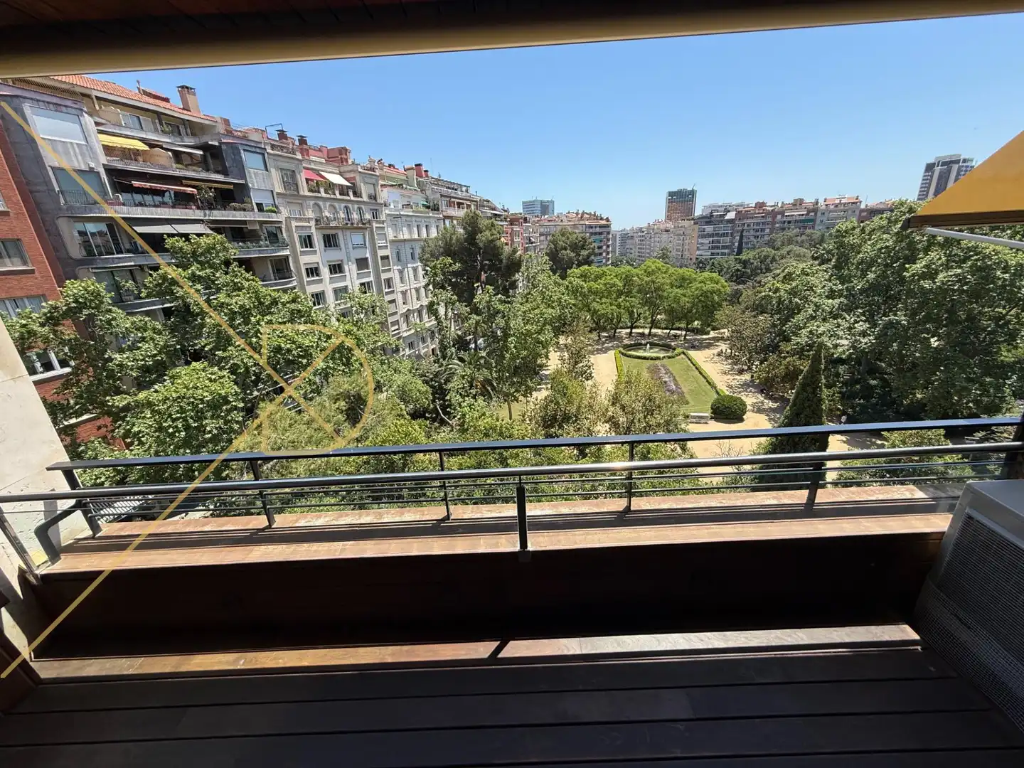 Außenansicht von Dachboden zur Miete in Barcelona mit Klimaanlage, Heizung und Parkett