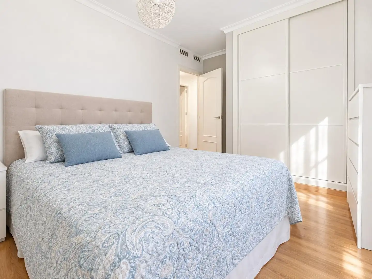 Bedroom of Flat for sale in Algeciras  with Air Conditioner and Balcony