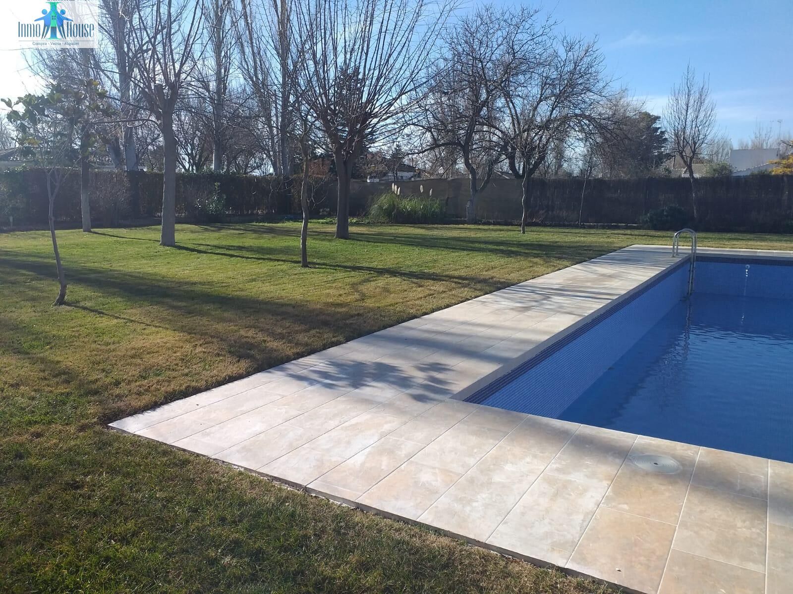 Piscina de Casa o xalet en venda en  Albacete Capital amb Aire condicionat, Calefacció i Jardí privat