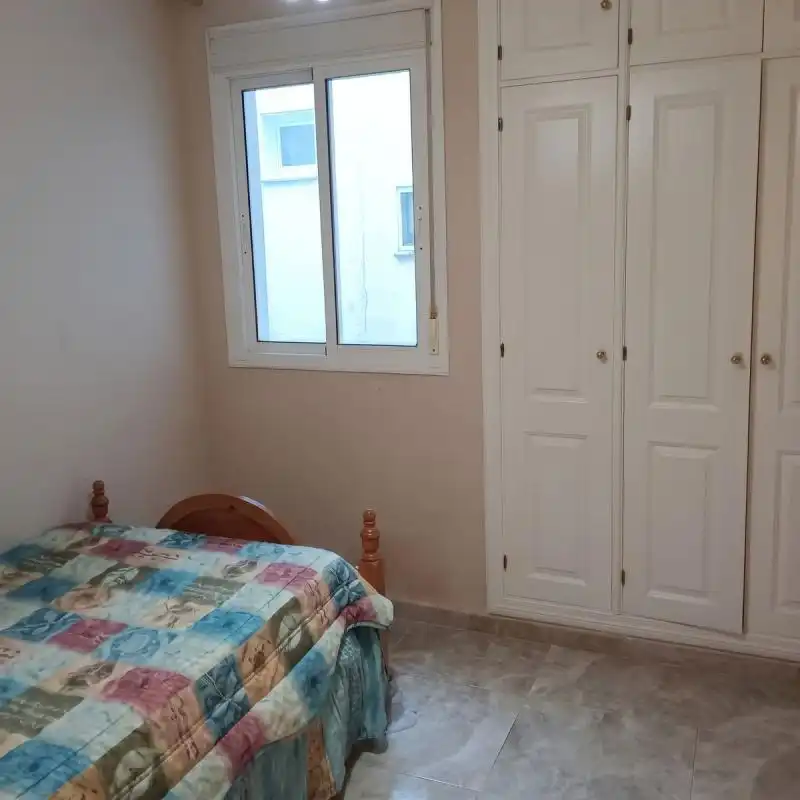 Habitación de Piso de alquiler en Montequinto con Aire acondicionado, Calefacción y Amueblado