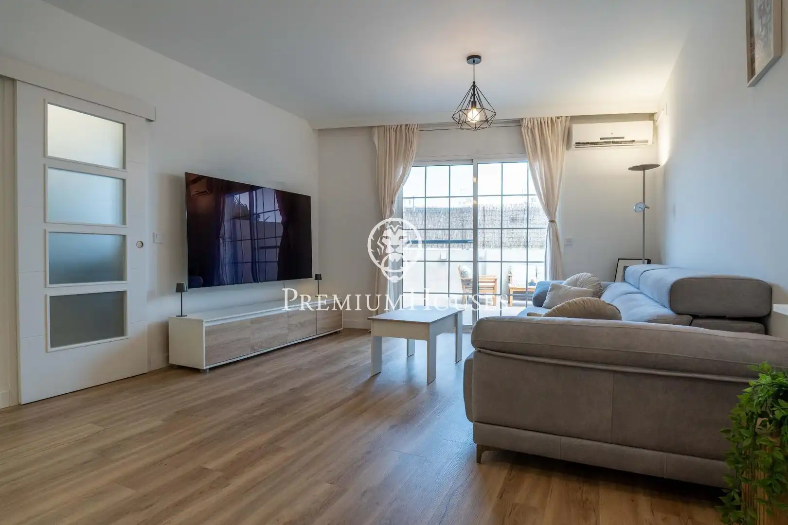Living room of Detached homes for sale in Vilanova i la Geltrú  with Air Conditioner, Heating and Storage room