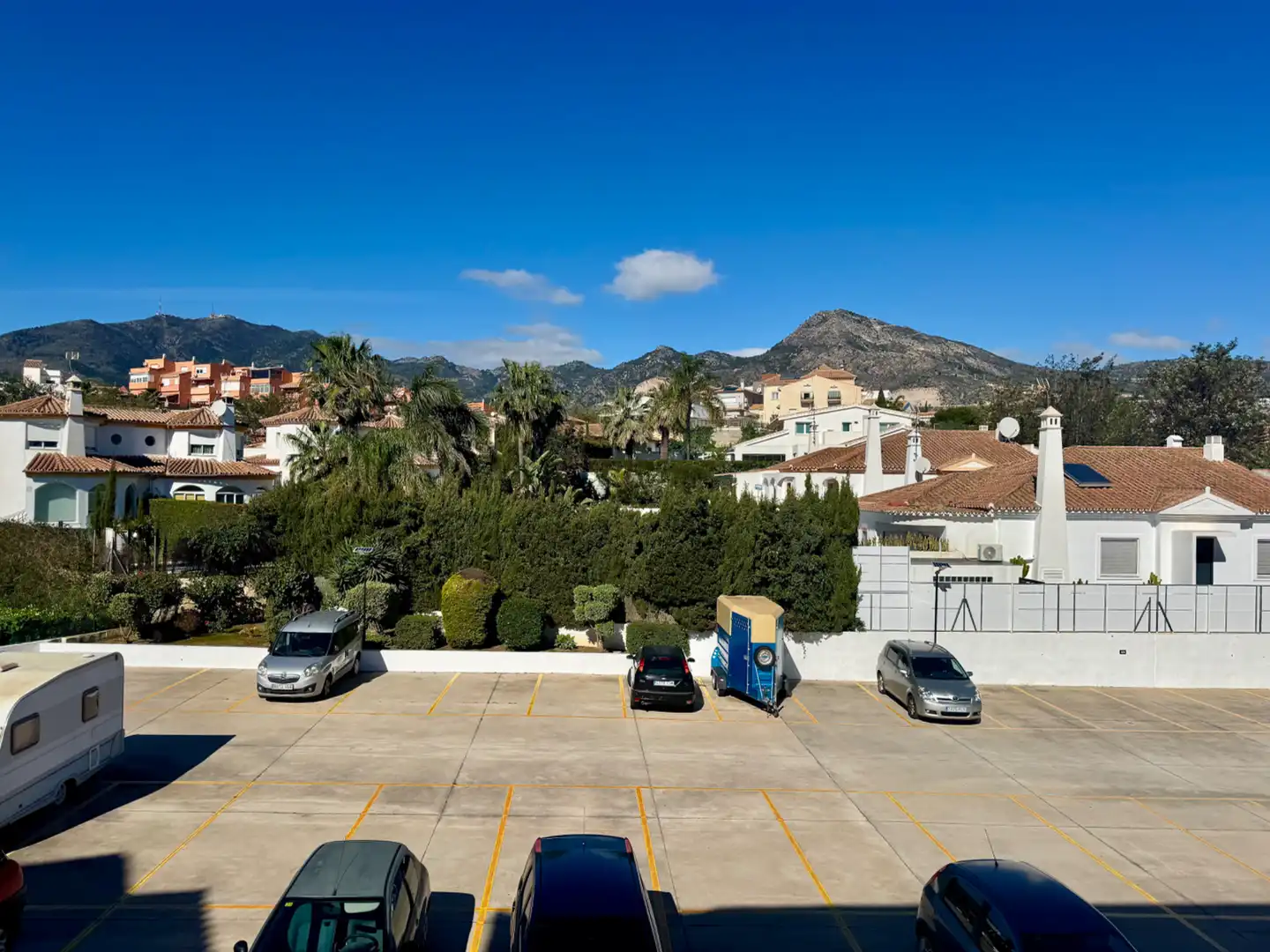 Aparcament de Apartament en venda en Benalmádena amb Aire condicionat, Terrassa i Moblat