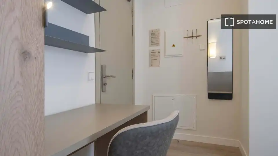 Bedroom of Houses for share in Madrid  with Air Conditioner, Terrace and Furnished