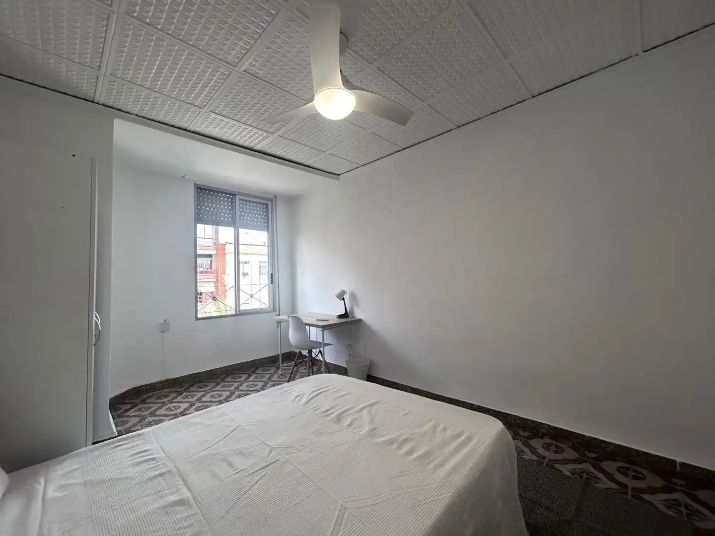 Room in Avenida PAIS VALENCIA, Antigua Moreria