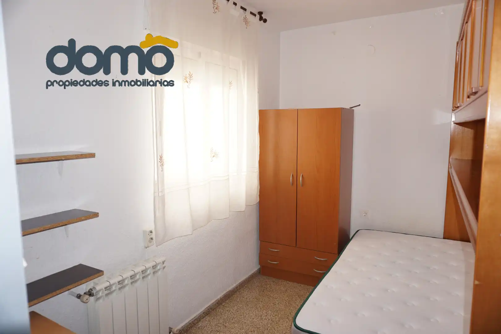 Habitación de Piso en venta en Granada con Calefacción, Amueblado y Horno