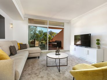 Apartamento con balcón en venta en Nueva Andalucía