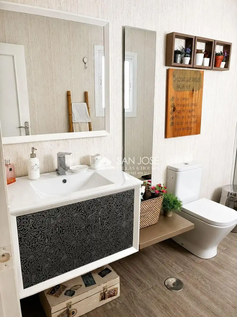Baño de Piso en venta en Novelda con Aire acondicionado, Trastero y Balcón