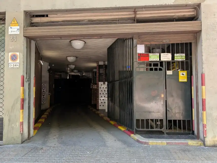 Aparcament de Garatge de lloguer en Barcelona amb Alarma