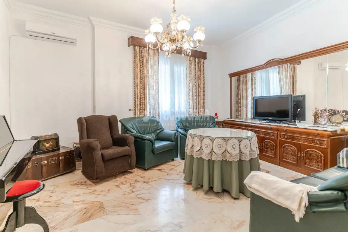 Sala d'estar de Casa adosada en venda en Motril amb Aire condicionat