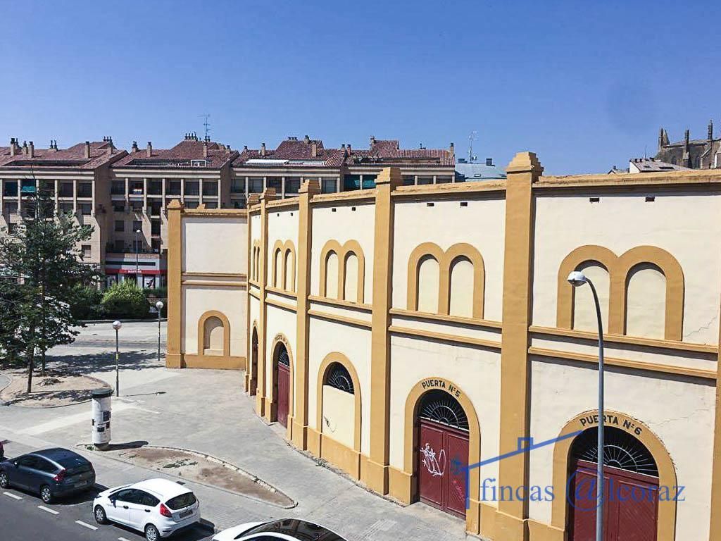 Exterior view of Flat to rent in  Huesca Capital  with Heating, Terrace and Furnished