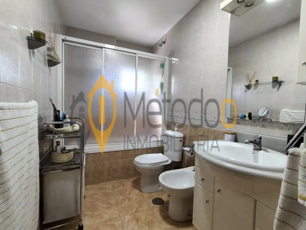 Bathroom of Flat for sale in Sevilla  with Air Conditioner, Heating and Furnished