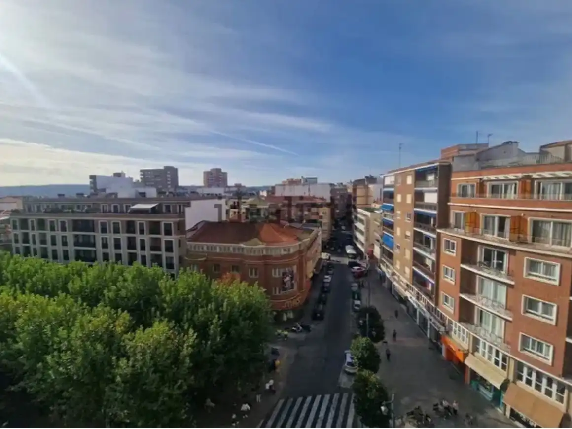 Vista exterior de Piso en venta en Talavera de la Reina con Aire acondicionado, Terraza y Balcón