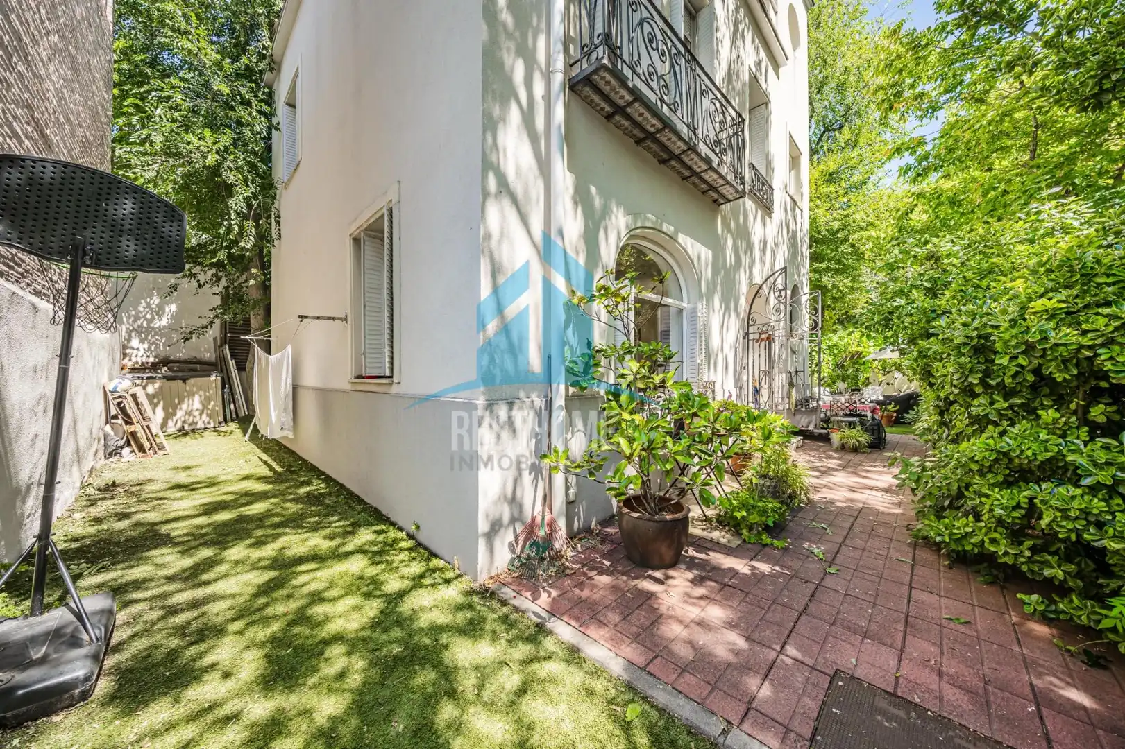 Vista exterior de Casa o chalet en venta en Madrid con Calefacción, Jardín privado y Parquet
