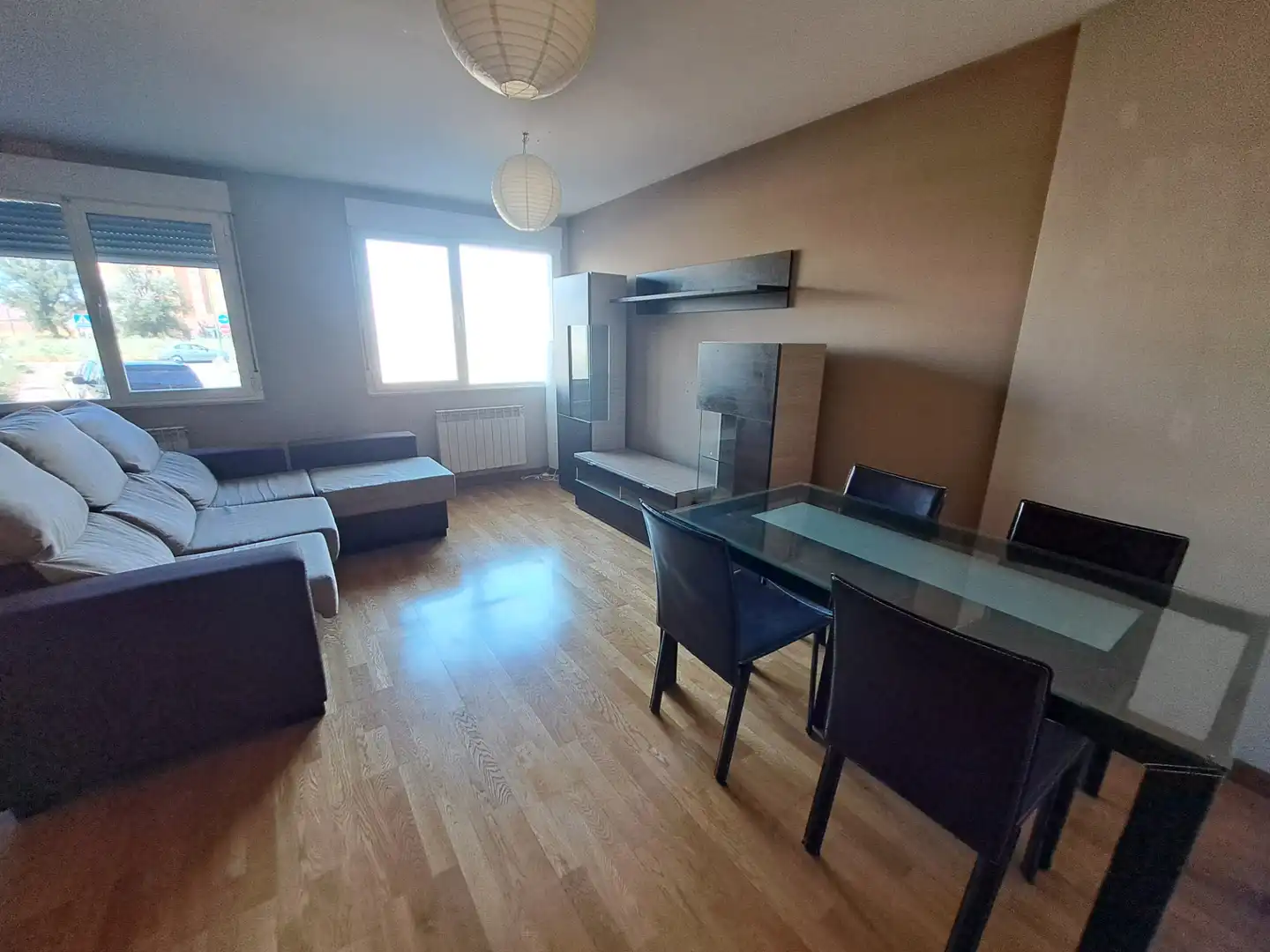 Sala d'estar de Apartament de lloguer en San Andrés del Rabanedo amb Calefacció, Parquet i Terrassa