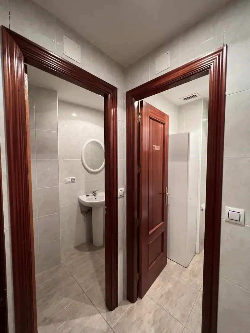 Badezimmer von Büro zur Miete in Benavente