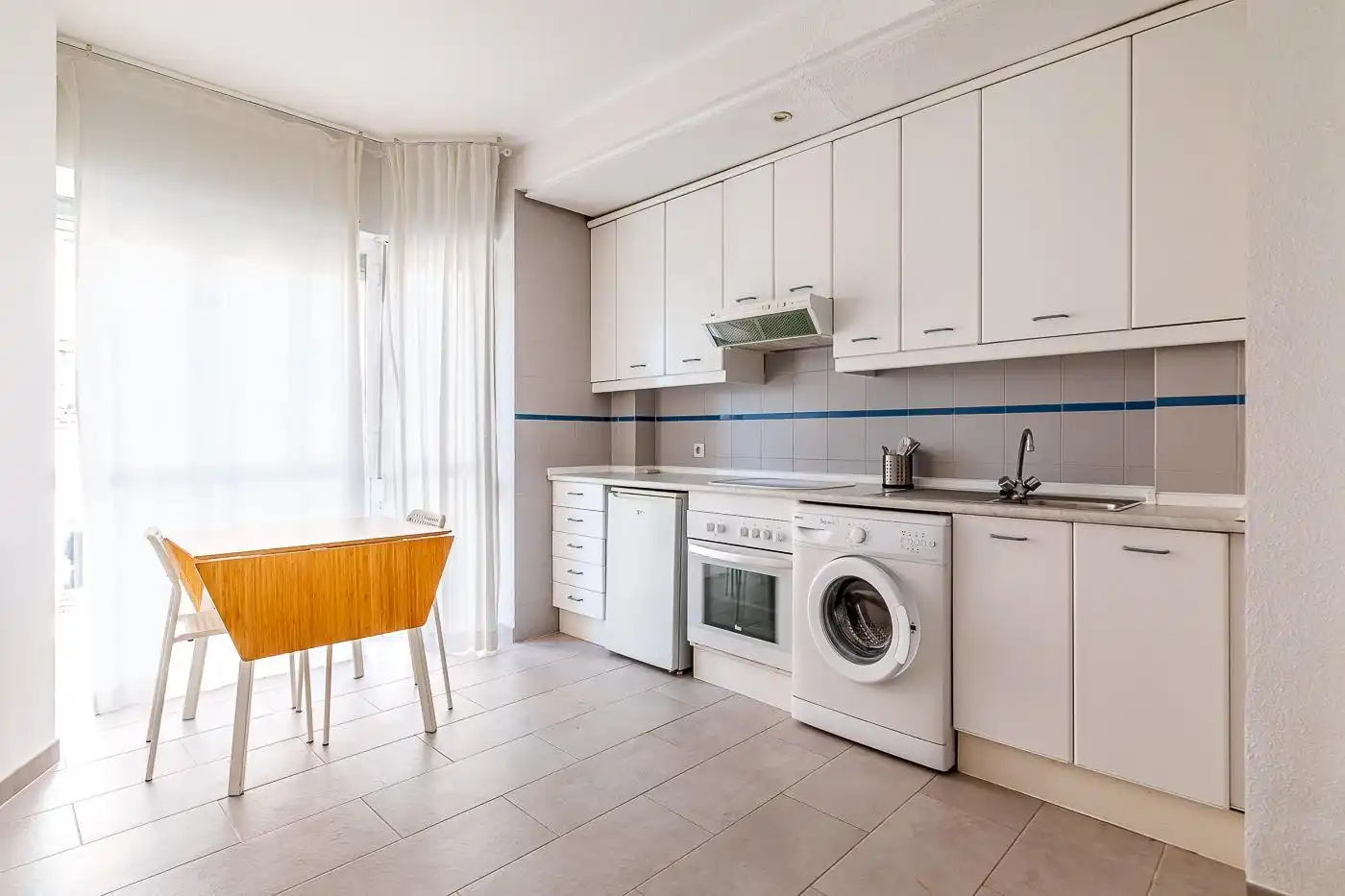 Cocina de Apartamento de alquiler en Madrid con Aire acondicionado, Calefacción y Amueblado