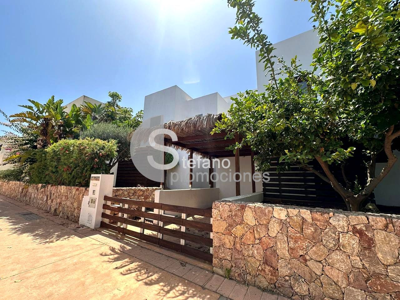 Exterior view of Single-family semi-detached to rent in Níjar  with Air Conditioner, Heating and Private garden