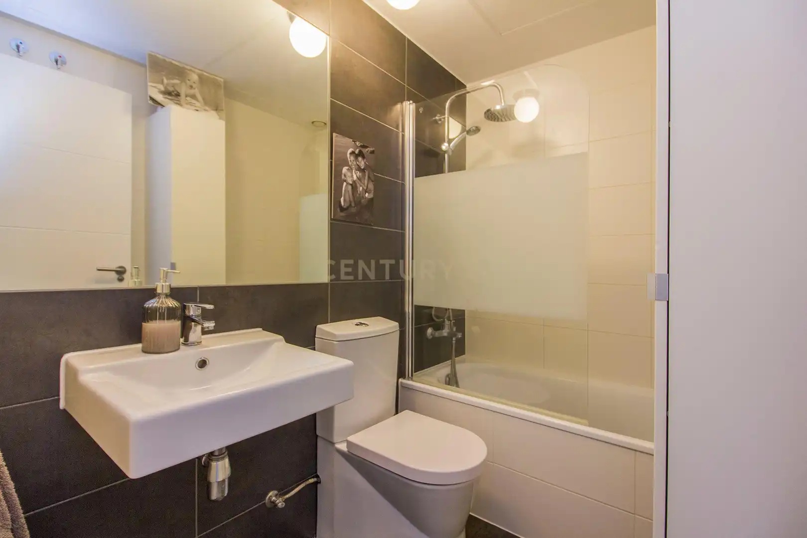 Baño de Apartamento de alquiler en Calpe / Calp con Aire acondicionado, Jardín privado y Amueblado