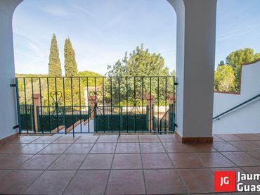 Maison mitoyenne avec piscine à vendre à Avinguda de les Drassanes 14